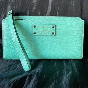 NWT Kate Spade Layton wristlet